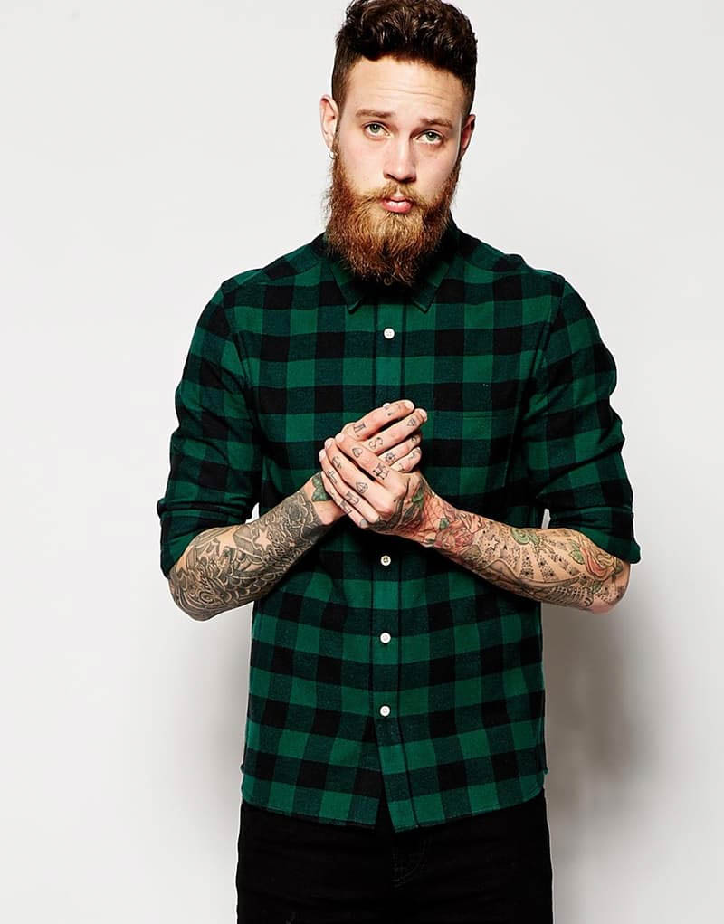 Phong cách bụi phủi với sơ mi kẻ sọc xanh