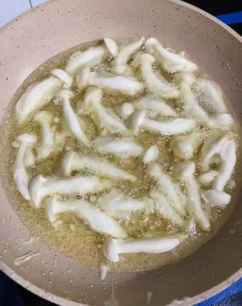 Chiên giòn Nấm Ngọc Châm Trắng lăn bột