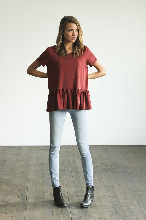 Giày boot trẻ trung khi phối đồ với áo peplum