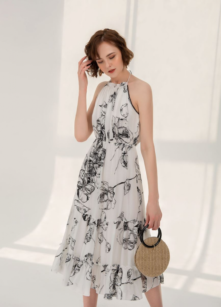 Nàng thơ với mẫu váy yếm sử dụng khi đi biển cho người thấp