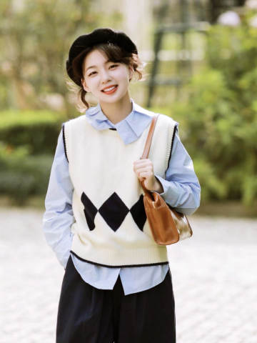 Điệu đà trong cách phối đồ với áo gile nữ cùng áo cổ bèo