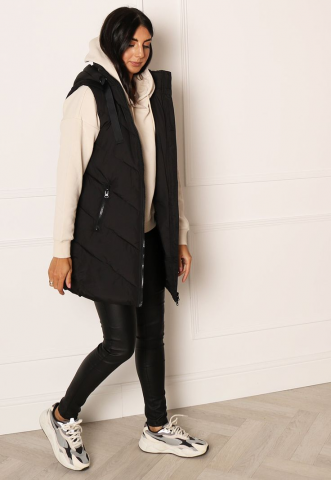 Phối đồ với áo gile cho nữ cùng áo hoodie