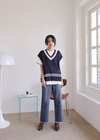 Áo thun phối đồ với áo gile cho nữ