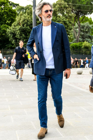 Mix đồ với áo blazer cùng quần jean